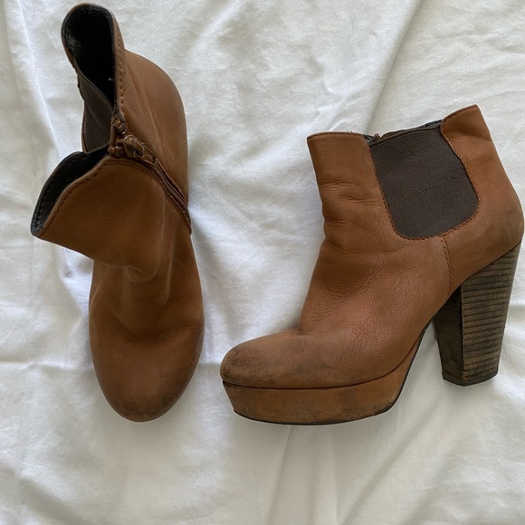 Steve Madden Shoes - 🔴Steve Madden brown booties size 7.5